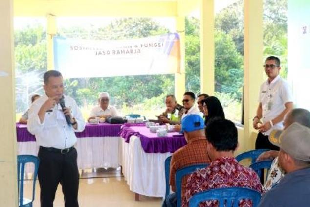 Kepala UPT.Bakuda Provinsi Kep.Babel Wil.Kab.Bangka, Yeri,S.Sos memberikan penjelasan kepada masyarakat yang hadir di Kantor Desa Silip Kab.Bangka, Rabu, 14 Agustus 2019