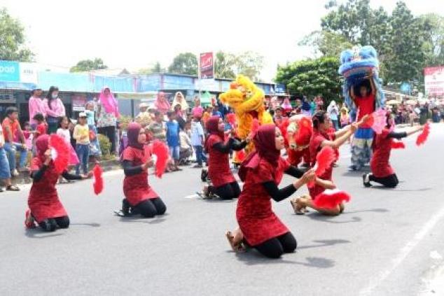 Siswa Siswi SMK Yapensu Sungailiat dengan Tarian Melayu & Etnis Tionghoa di Pawai Karnaval HUT RI Ke-74 Kab. Bangka, Rabu, 21 Agustus 2019