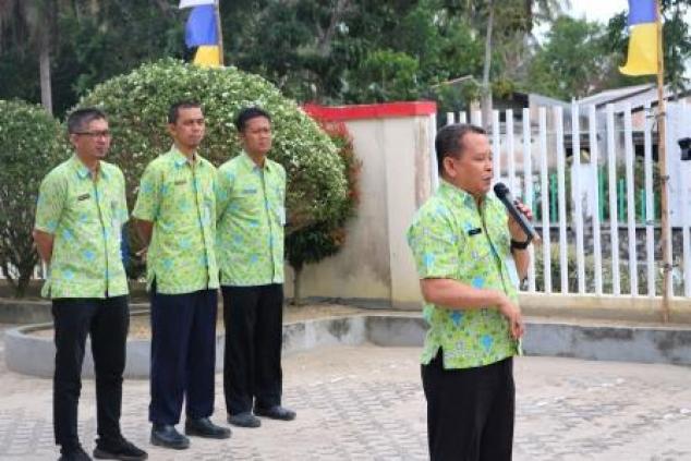 Kepala UPT.Bakuda Wil.Kab.Bangka menyampaikan amanat tentang Etika Pelayanan 5S di Apel Pagi