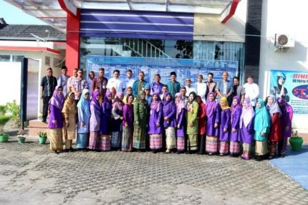 ASN Samsat Sungailiat Meriahkan HUT Provinsi Kepulauan Bangka Belitung yang ke-19"Babel Bersholawat" di Samsat Sungailiat, Kamis, 21 November 2019