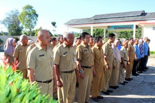 ASN Samsat Sungailiat Melaksanakan Apel Pagi di Halaman Kantor Samsat Sungailiat, Senin, 25 November 2019