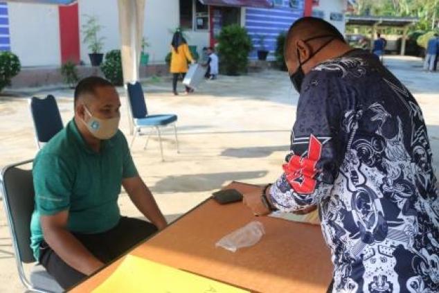 Kegiatan pelayanan pajak kendaraan bermotor roda 2 dan roda khusus teliti ulang 1 tahun di loket tambahan samsat setempoh, Jum'at, 18 September 2020