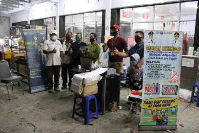 Kegiatan Pelayanan Publik Samsat Setempoh Sore s/d Malam Samsat Bangka Di Mega Mart Sungailiat Bangka, Jum'at, 02 Oktober 2020