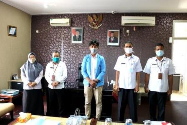 Kepala UPT.Bakuda Provinsi Kepulauan Bangka Belitung Wilayah Kabupaten Bangka, Yeri, S,Sos menerima kunjungan pra survei penelitian Mahasiswa UBB, Muhammad Yusuf Khalied Mufti Di Ruang Kepala UPT.Bakuda Provinsi Kepulauan Bangka Belitung Wilayah Kabupaten Bangka, Rabu, 07 Oktober 2020
