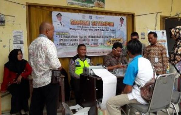 Kegiatan Samsat Setempoh di Pasar Petaling Kecamatan Mendo Barat Kabupaten Bangka Provinsi Kepulauan Bangka Belitung Dalam Rangka Mendukung Pembangunan ZI WBK & WBBM, Rabu, 02 Oktober 2019