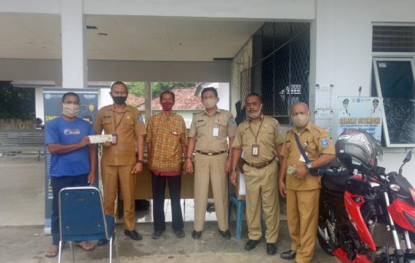 Pegawai UPT.Bakuda Provinsi Kepulauan Bangka Belitung melaksanakan Kegiatan Samsat Setempoh Di Terminal Baru Belinyu Kecamatan Belinyu Kabupaten Bangka, Senin, 14 September 2020 Pegawai UPT.Bakuda Provinsi Kepulauan Bangka Belitung melaksanakan Kegiatan Samsat Setempoh Di Terminal Baru Belinyu Kecamatan Belinyu Kabupaten Bangka, Senin, 14 September 2020