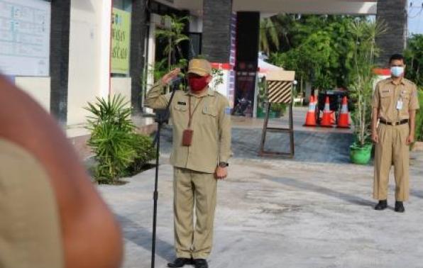 Kepala UPT.Bakuda Provinsi Kepulauan Bangka Belitung Wilayah Kabupaten Bangka, Bpk. Yeri,S,Sos Memimpin Apel Pagi Di Samsat Bangka Dan Mengajak ASN Serta PHL Samsat Bangka Untuk Menegakkan Disiplin Dalam Bekerja, Senin, 21 Desember 2020