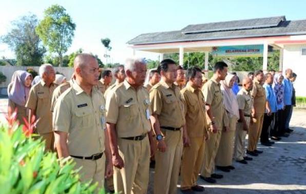 ASN Samsat Sungailiat Melaksanakan Apel Pagi di Halaman Kantor Samsat Sungailiat, Senin, 25 November 2019