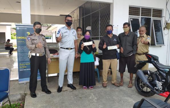 Kegiatan Samsat Setempoh Samsat Bangka Dan Simling Polda Kepulauan Bangka Belitung Dilaksanakan Di Terminal Baru Belinyu Kecamatan Belinyu Kabupaten Bangka, Senin, 05 Oktober 2020