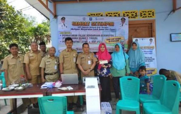 Ka.UPT.Bakuda Wil.Bangka, Yeri,S.Sos, Bersama Staf & Masyarakat Bukit Layang di Kantor Desa Bukit Layang, Senin, 16 September 2019