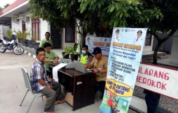 Pelayanan Samsat Setempoh di SPBU Sinar Jaya Kelurahan Sinar Jaya-Jelutung Kecamatan Sungailiat Kebupaten Bangka, Jum'at,04 Oktober 2019