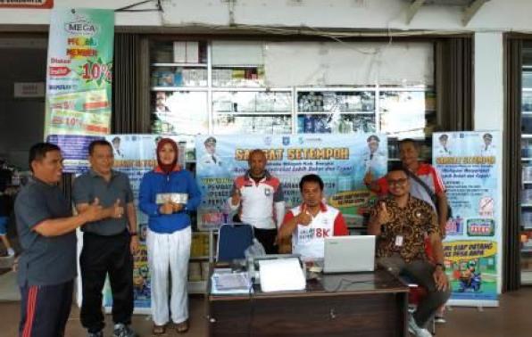 Kepala UPT.Bakuda Babel Wilayah Kabupaten Bangka Bersama Staf Bagian Penagihan Samsat Sungailiat Melaksanakan Kegiatan Samsat Setempoh Di Mega Mart Sungailiat Bangka, Jum'at, 06 Desember 2019