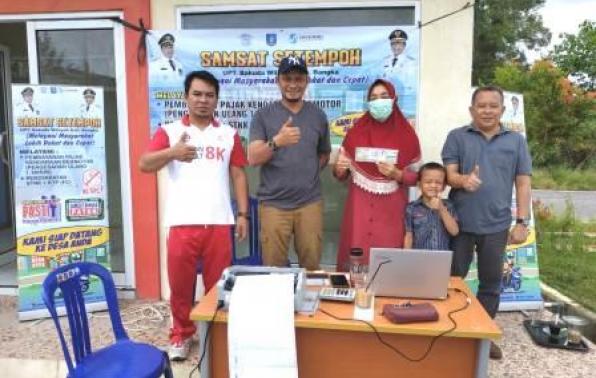 Kepala UPT.Bakuda Babel Wilayah Kabupaten Bangka Bersama Staf Samsat Sungailiat Melaksanakan Kegiatan Samsat Setempoh Di Pasar Hiegenis Desa Air Ruai Kecamatan Pemali Kabupaten Bangka, Jum'at, 07 Februari 2020