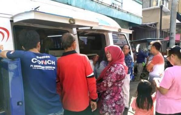 Pegawai Samsat Sungailiat Memberikan Pelayanan Pembayaran Pajak Teliti Ulang 1 Tahun  melalui Kegiatan SAMLING Di Terminal Belinyu Kabupaten Bangka, Kamis, 13 Februari 2020