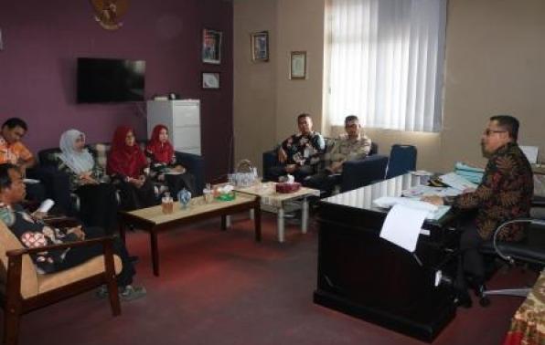 Ka.UPT.Bakuda Wil.Kab.Bangka, Yeri,S,Sos Menyampaikan Paparan Persiapan Pelatihan Pelayanan Publik Kepada Staf UPT.Bakuda Wil. Kab. Bangka di Ruang Ka.UPT.Bakuda Wiayah Kabupaten Bangka, Sabtu, 19 Oktober 2019