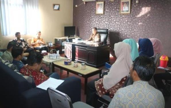 Kepala UPT.Bakuda Babel Wilayah Kabupaten Bangka, Yeri, S,Sos Memimpin Rapat  Diskusi Berkaitan Dengan Kegiatan Samsat Setempoh, SamLing Serta Pembangunan ZI WBK & WBBM Di Ruang Kepala UPT. Bakuda Babel Wilayah Kabupaten Bangka, Sabtu, 15 Februari 2020