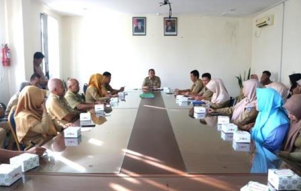 Kepala UPT. Bakuda Babel Wilayah Kabupaten Bangka, Yeri, S,Sos Memimpin Rapat Internal Peningkatan Kedisiplinan ASN & Pegawai Honorer UPT.Bakuda Babel Wilayah Kabupaten Bangka Di Ruang Serumpun Samsat Sungailiat, Senin, 02 Maret 2020