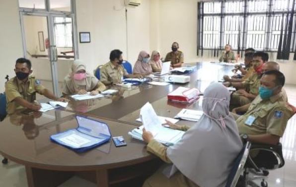 Kepala UPT.Bakuda Babel Wilayah Kabupaten Bangka, Yeri,S,Sos Memimpin Rapat Internal Pengisian LKE Pembangunan Zona Integritas Wilayah Bebas Korupsi Dan Wilayah Birokrasi Bersih Dan Melayani Pada UPT. Bakuda Babel Wilayah Kabupaten Bangka, Senin, 13 Juli 2020