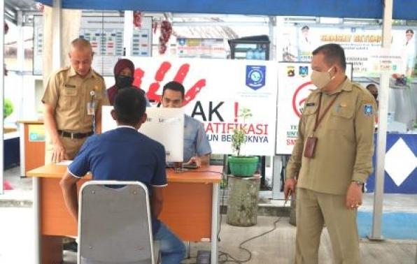 Kepala UPT. Bakuda Provinsi Kepulauan Bangka Belitung Wilayah Kabupaten Bangka, Yeri, S,Sos meninjau Pelaksanaan Kegiatan Survei Kepuasaan Masyarakat Dalam Rangka Pembangunan Zona Integritas Wilayah Bebas Dari Korupsi Dan Wilayah Birokrasi Bersih Dan Melayani Di Samsat Bangka, Selasa, 01 September 2020. Kegiatan SKM Di Samsat Bangka akan dilaksanakan dari tanggal 1 s/d 4 September 2020. Survei Kepuasaan Masyarakat Pembangunan ZI WBK Dan WBBM Di Samsat Bangka akan mengumpulkan data sebanyak minimal 100 Respo
