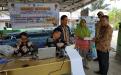 Kepala UPT.Bakuda Wilayah Kab.Bangka, Yeri,S,Sos Menyerahkan STNK WPL di Kantor Desa Dalil Kecamatan Bakam Kabupaten Bangka, Sabtu, 28 September 2019