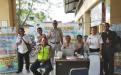Kepala UPT.Bakuda Babel Wilayah Kabupaten Bangka, Yeri,S,Sos Bersama Staf Bagian Pendaftaran, Pendataan & Penagihan Samsat Sungailiat Melaksanakan Kegiatan Samsat Setempoh DI Pasar Pagi Kenanga Sungailiat Bangka, Rabu, 12 Februari 2020