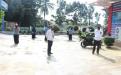 Kepala UPT.Bakuda Babel Wilayah Kabupaten Bangka, Yeri,S,Sos Bersama Pegawai Samsat Sungailiat Melaksanakan Himbauan Gubernur Kepulauan Bangka Belitung Untuk Berjemur Di Pagi Hari  Jam 9 Dalam Rangka Meningkatkan Daya Tahan Tubuh  Untuk Mencegah Pandemi Covid-19 di Halaman Parkir Samsat Sungailiat, 03 Juni 2020