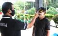 Kepala UPT.Bakuda Babel Wilayah Kabupaten Bangka, Yeri,S,Sos Menjalankan Test Suhu Tubuh Dalam Rangka Pencegahan Pandemi Covid-19 di Samsat Sungailiat, Jum'at, 05 Juni 2020
