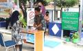 Pegawai Samsat Sungailiat Memberikan Pelayanan Pembayaran Pajak Kendaraan Bermotor Teliti Ulang 1 Tahun di Samsat Sungailiat, Sabtu, 27 Juni 2020