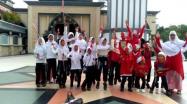 Kepala TPA Arroyan Sripemandang Sungailiat,Ustadzah Tina dan Anak-anak TPA Arroyan Sungailiat Berfoto Bersama di Mesjid Agung S.Liat, Lomba Lintas Alam Hutan Wisata Bukit Betung S.Liat, Minggu, 25 Agustus 2019