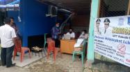 Pegawai Samsat Bangka Melaksanakan Pelayanan Publik Kepada Masyarakat Dalam Kegiatan Samsat Setempoh Samsat Bangka Di Kantor Desa Kemuja Kecamatan Mendo Barat Kabupaten Bangka, Rabu, 27 Januari 2021
